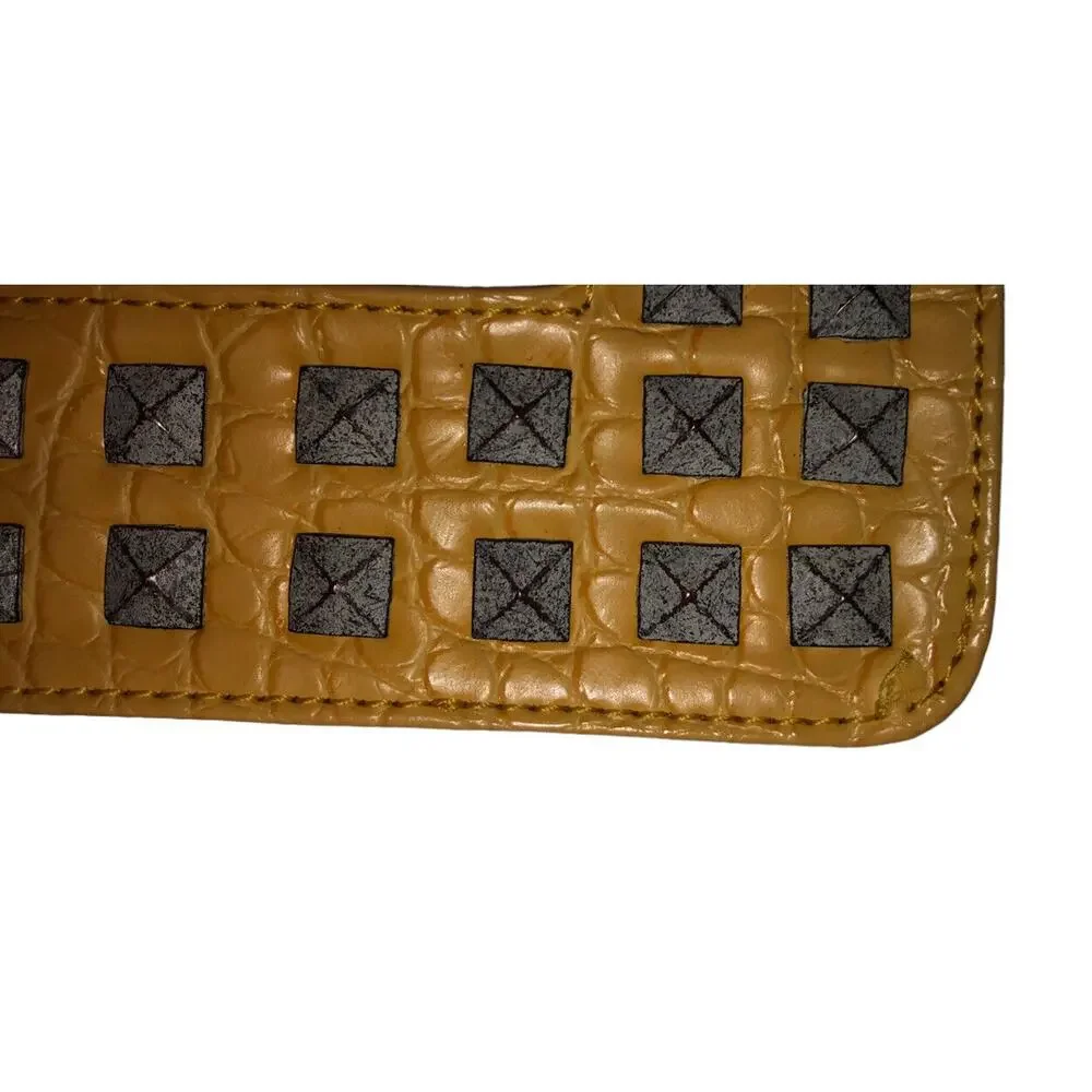 Ebisu Women Clutch‎ White With Yellow And Silver. Handheld